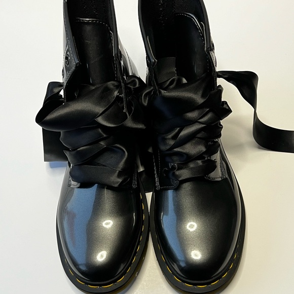 Dr. Martens 1460 8eyelet lace up boot. Dark Gray/Pewter/Metallic. Size 10 Ladies - Picture 9 of 10